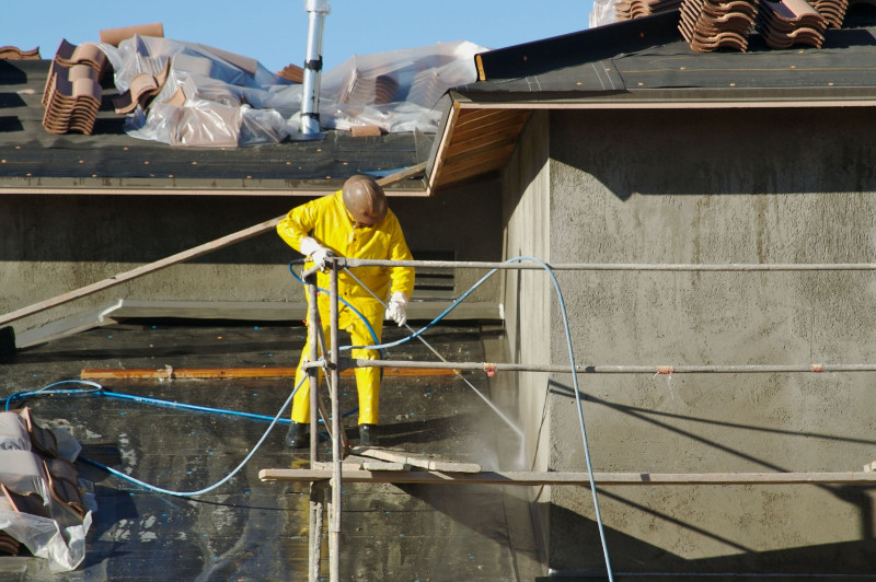 Power Wash Your Roof Safely and Effectively with Professionals