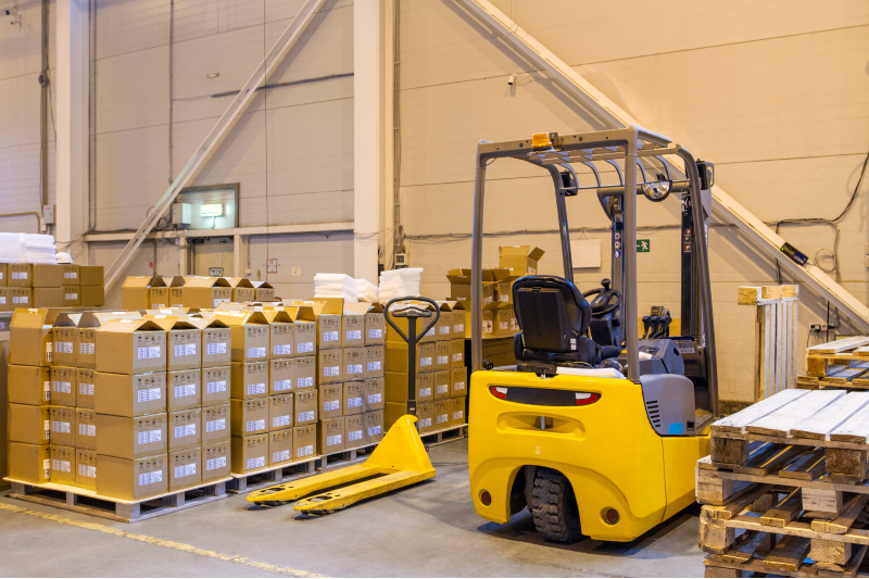 2 Types of Material Handling Equipment to Consider for Your Warehouse