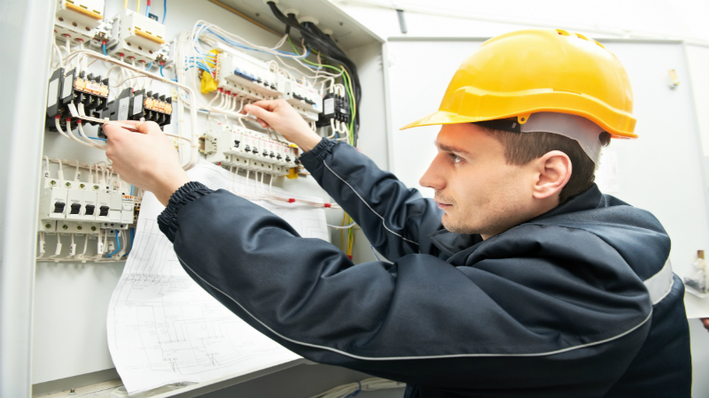 Keeping the Lights On with a Home Generator During a Power Outage